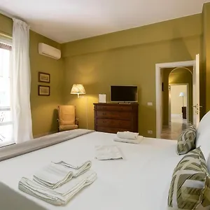 Lilly Apartment Florence